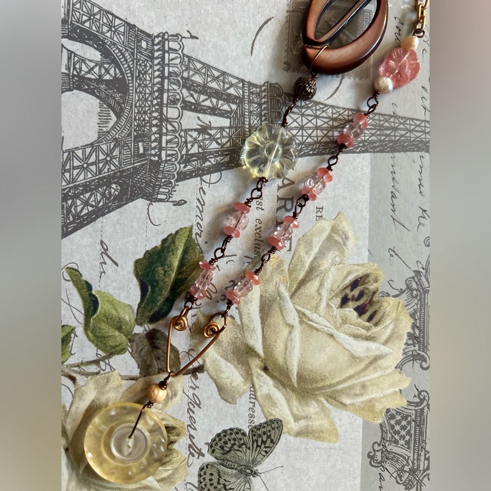 GORGEOUS VINTAGE BUTTON AND SHELL BUCKLE Heart pink quartz Pendant Necklace